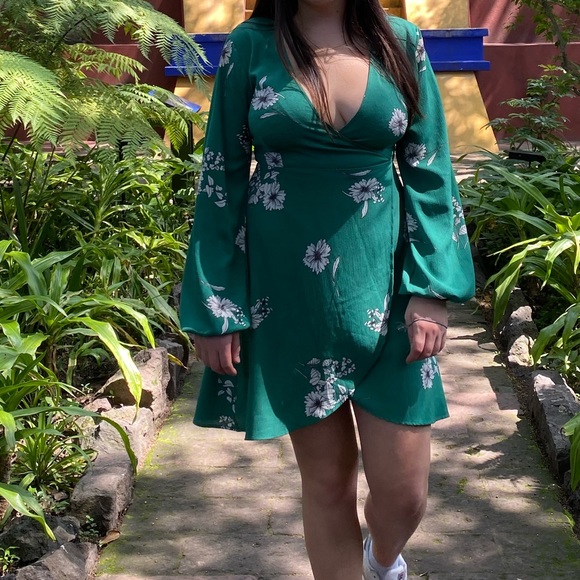 Size Large Reverse Green Floral Wrap Dress - Picture 4 of 7